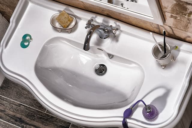 Mydelniczka AMELIE do postawienia, ceramiczna w kształcie retro
