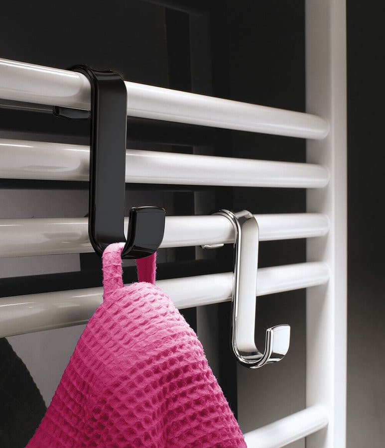 Haczyk na grzejnik, czarny termoplast (32x120x67 mm)