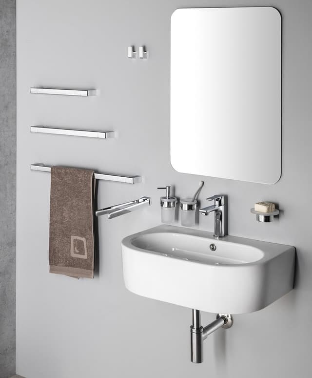 PIRENEI dozownik mydła wiszący 110 ml, szkło mleczne, chrom