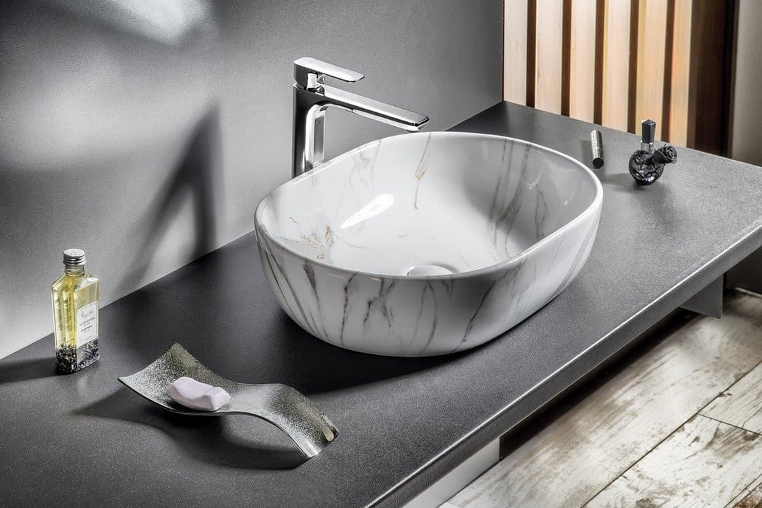 DALMA ceramiczna umywalka nablatowa 59x42 cm, marmur carrara