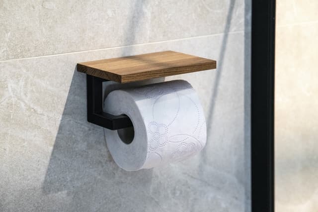 SKA wieszak na papier toaletowy z półką, czarny mat/dąb
