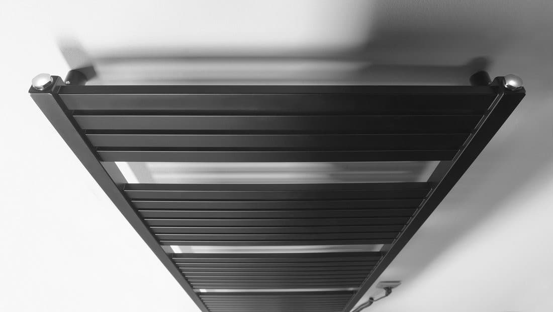TONDI-E grzejnik elektryczny, 600x1330 mm, 600 W, czarny matowy