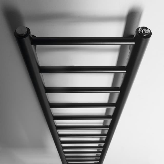 DINA grzejnik łazienkowy 300x1740 mm, czarny matowy