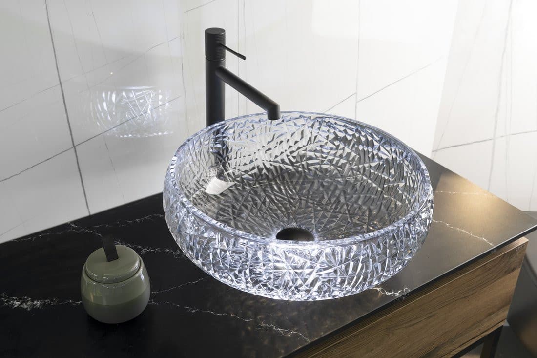 GAVIOTA grawerowana szklana umywalka nablatowa Ø 42cm, czarny