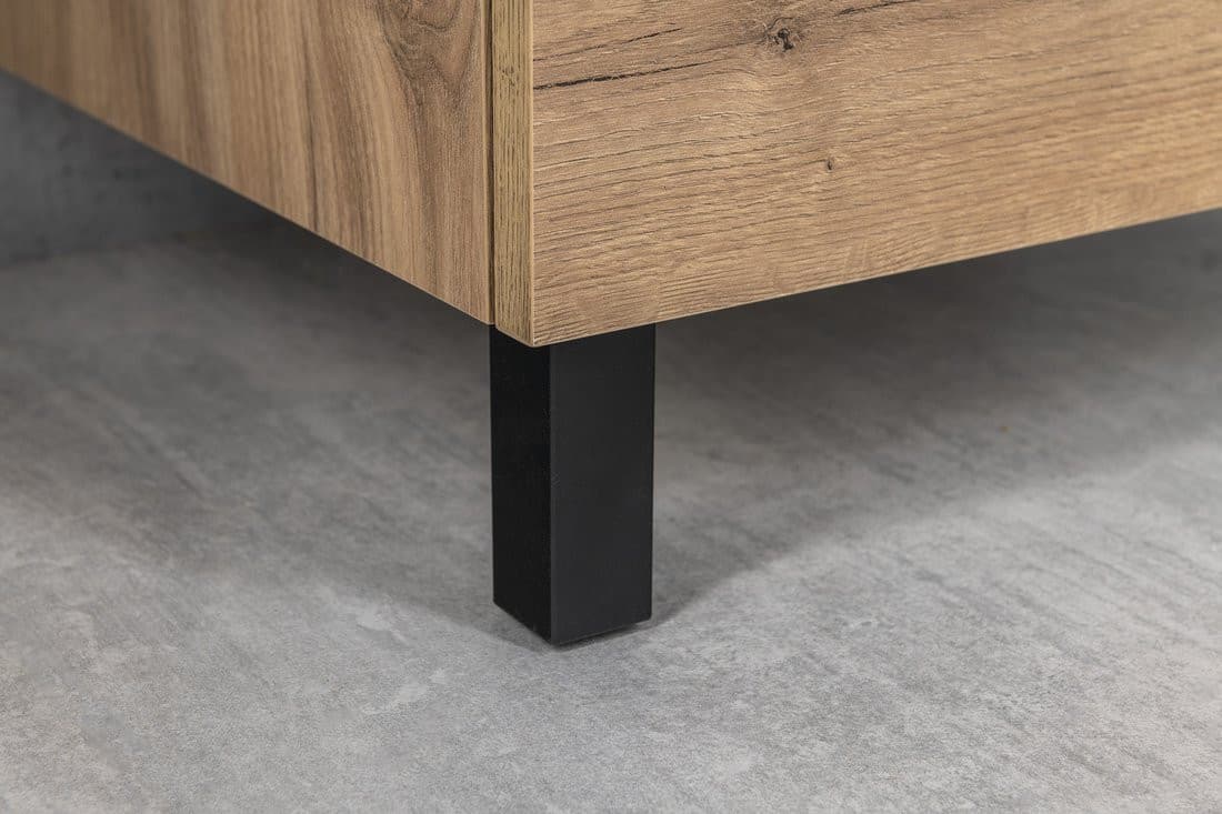 Noga do mebli regulowana 100-110mm, plastikowa czarna mat
