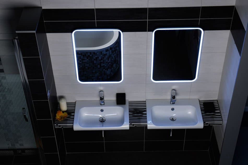 FLOAT Lustro z podświetleniem LED 50x70cm, białe