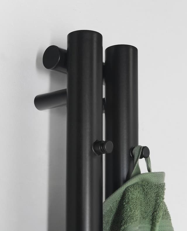 PILON grzejnik łazienkowy 122x1800mm z 2 wieszakami, czarny matowy