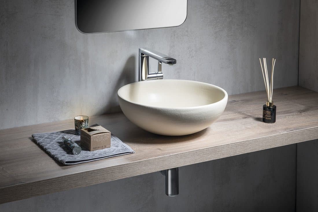 ATTILA umywalka ceramiczna, o średnicy 43 cm, w kolorze kości słoniowej