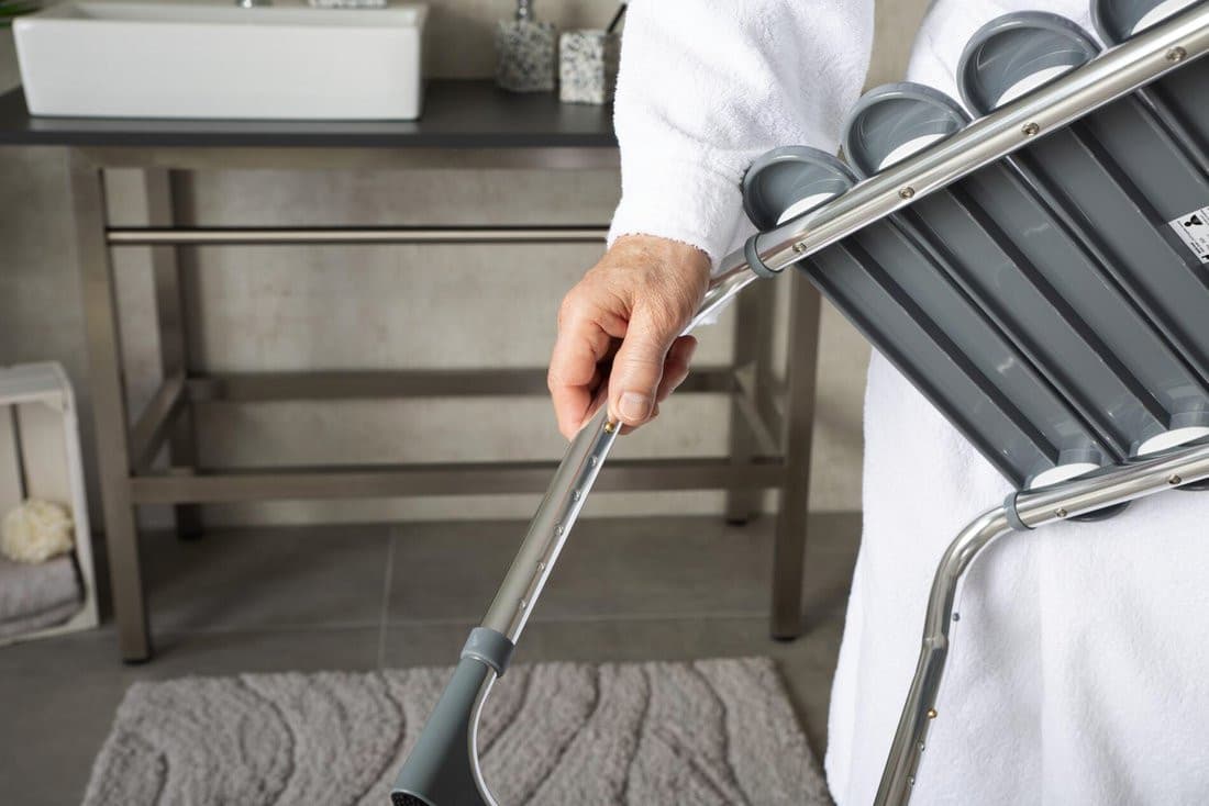 HANDICAP taboret łazienkowy z regulacją wysokości, chrom/biały