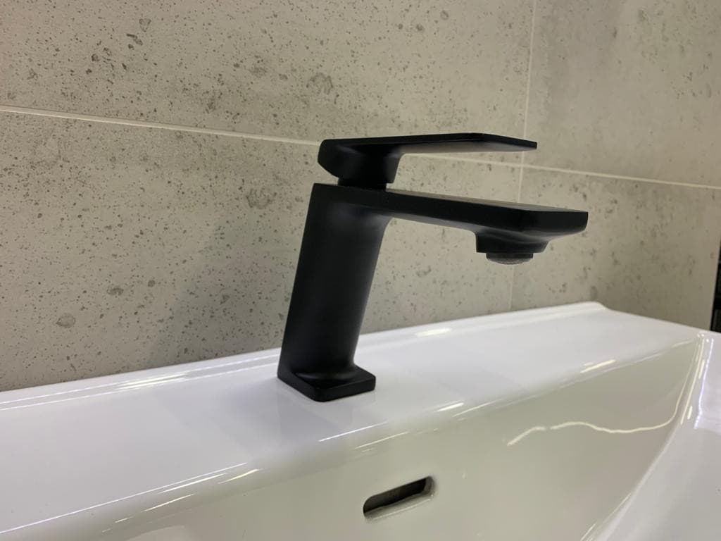 Bateria umywalkowa TRINO CMB7111BL, czarna