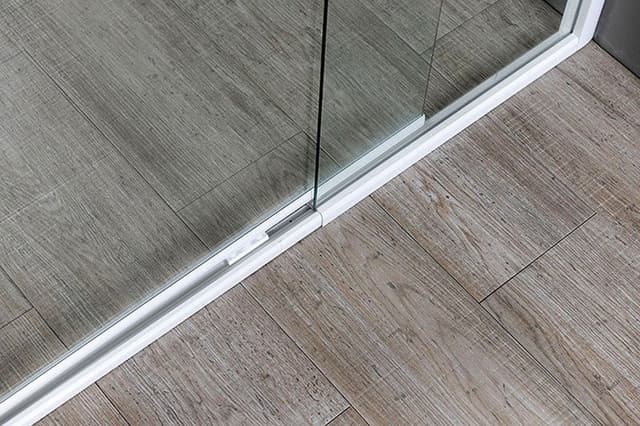 AMICO drzwi prysznicowe zawiasowe 740-820x1850mm, szkło bezramowe