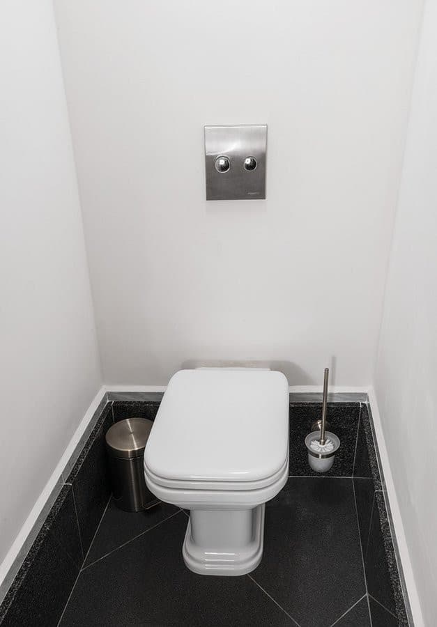 WALDORF deska WC z systemem Soft Close, biała/chrom