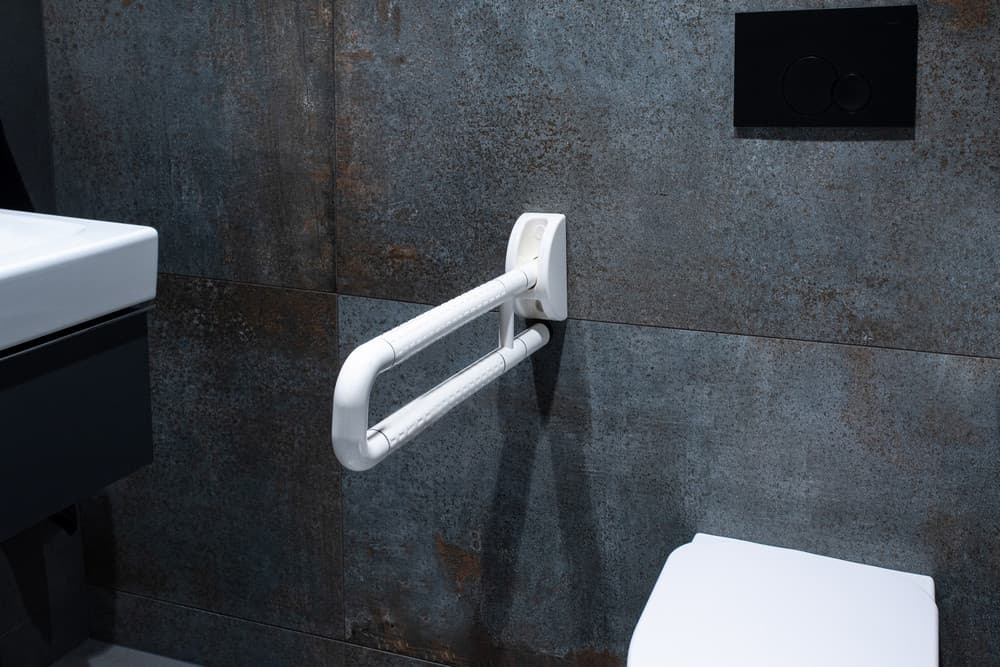 UCHWYT ŁAZIENKOWY UCHYLNY - AWD Interior