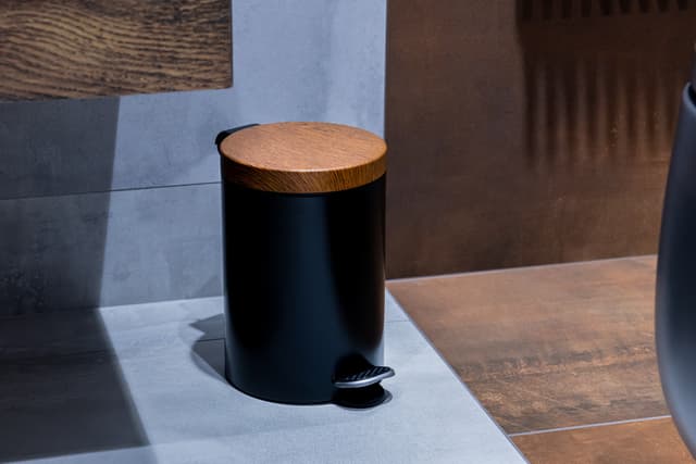 KOSZ NA ŚMIECI 3L - AWD Interior