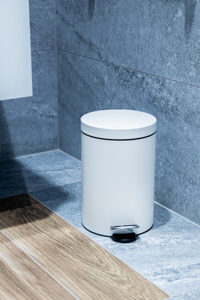 KOSZ NA ŚMIECI 3L - AWD Interior