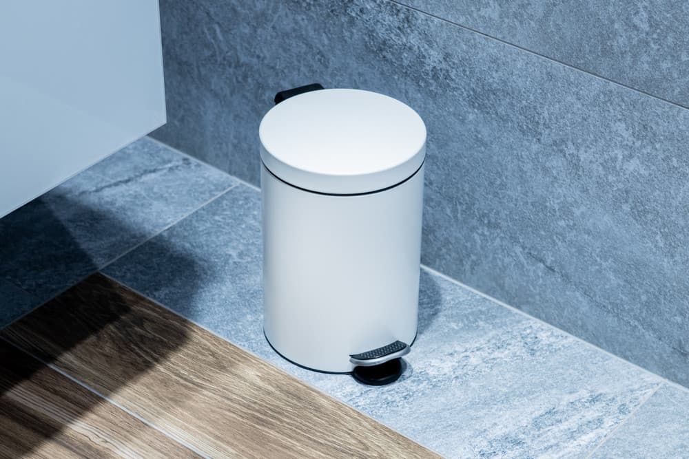 KOSZ NA ŚMIECI 3L - AWD Interior