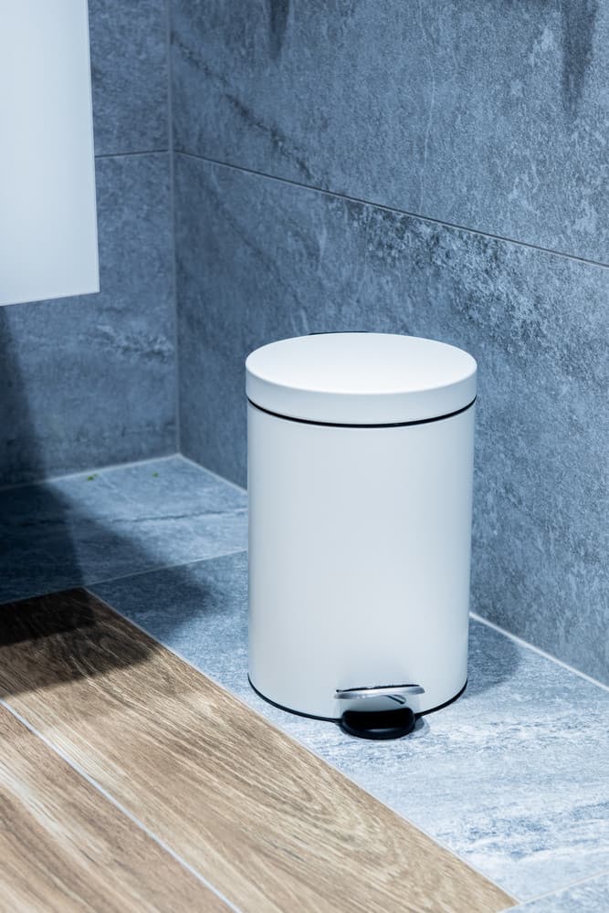 KOSZ NA ŚMIECI 5L - AWD Interior