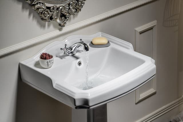 Umywalka ceramiczna ANTIK Aqualine biała 58x47 cm retro