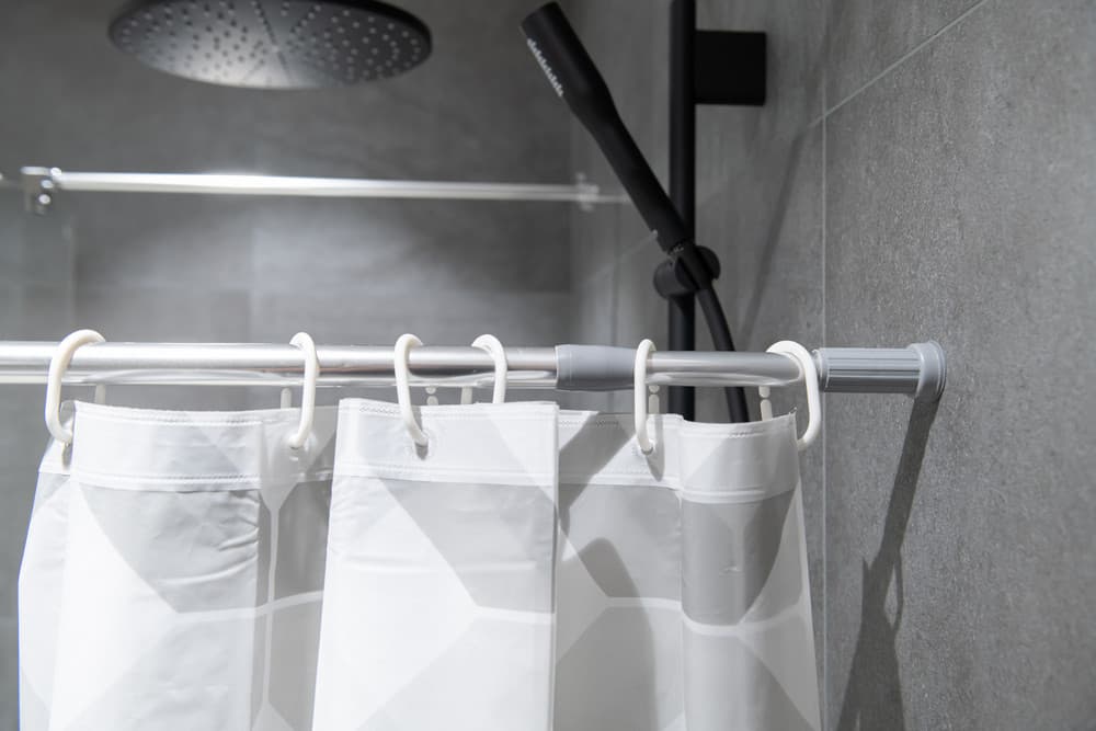 DRĄŻEK PRYSZNICOWY CHROMOWANY 140-260 - AWD Interior