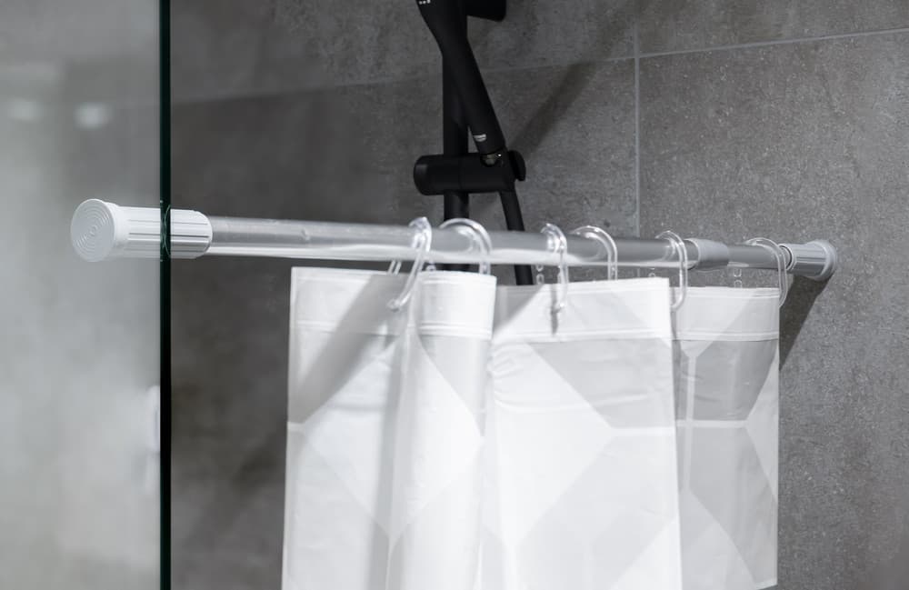 DRĄŻEK PRYSZNICOWY CHROMOWANY 140-260 - AWD Interior