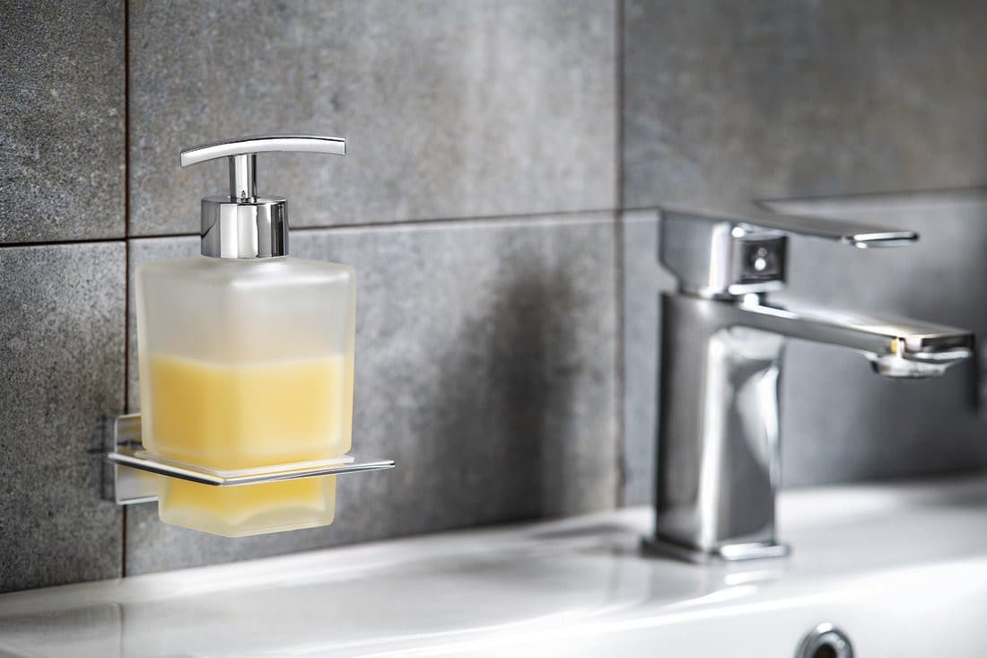 APOLLO dozownik do mydła 200ml, ze szkła mlecznego, chromowany