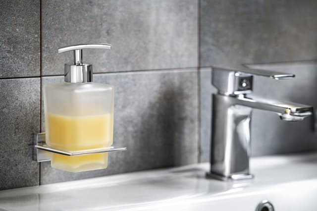 APOLLO dozownik do mydła 200ml, ze szkła mlecznego, chromowany