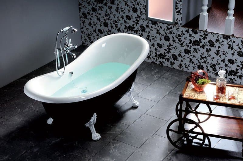 Wanna wolnostojąca CHARLESTON 188x83x69cm z białymi nogami, czarno-biała