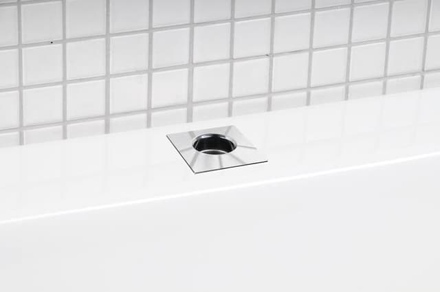 Gniazdo prysznicowe kwadratowe na brzeg wanny z wężem chrom