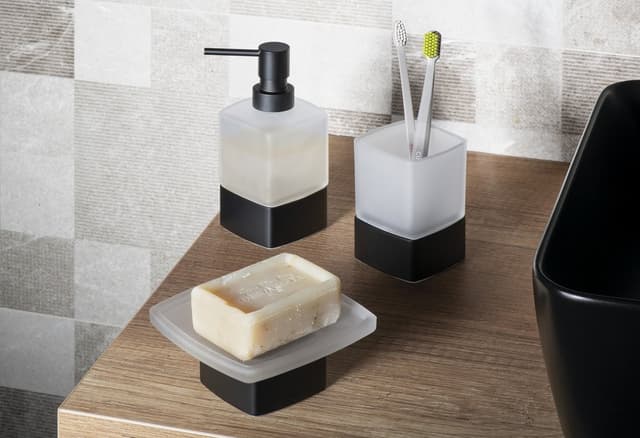 Dozownik mydła Lounge do postawienia czarny mat z mlecznym szkłem 280 ml