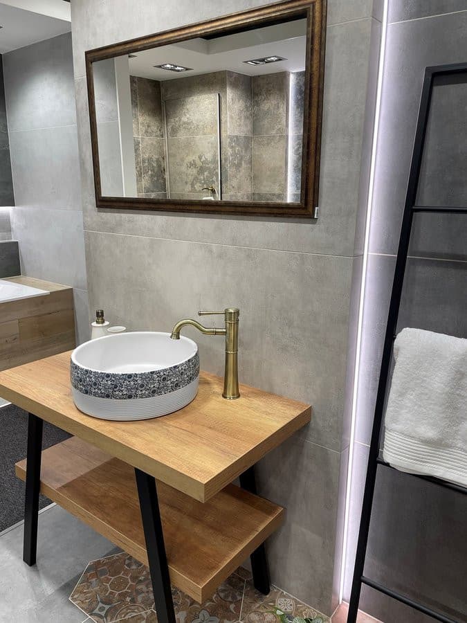 PRIORI umywalka ceramiczna nablatowa Ø 41 cm biała z niebieskim wzorem