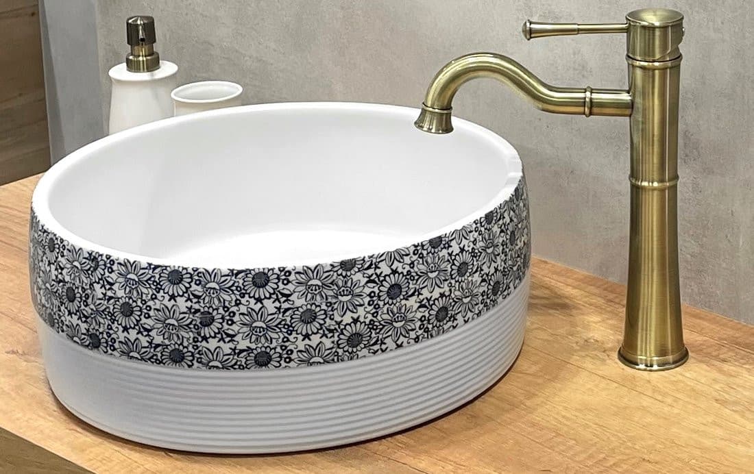 PRIORI umywalka ceramiczna nablatowa Ø 41 cm biała z niebieskim wzorem