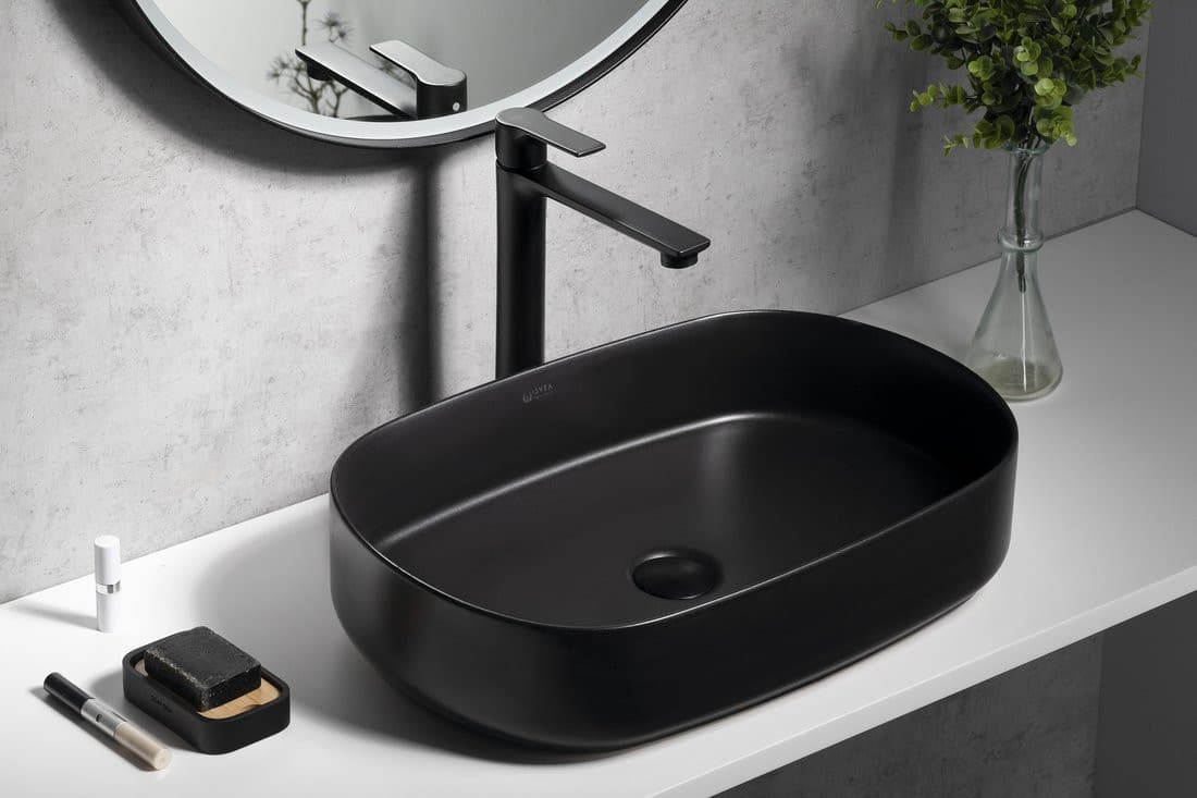 Umywalka nablatowa INFINITY OVAL 55x36 cm czarny mat