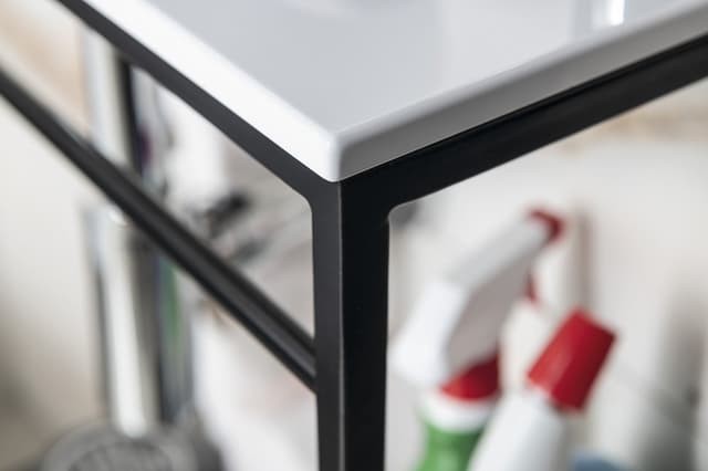 Blat pod umywalkę MINOR 40x22,5 cm kompozytowy biały z baterią lewa