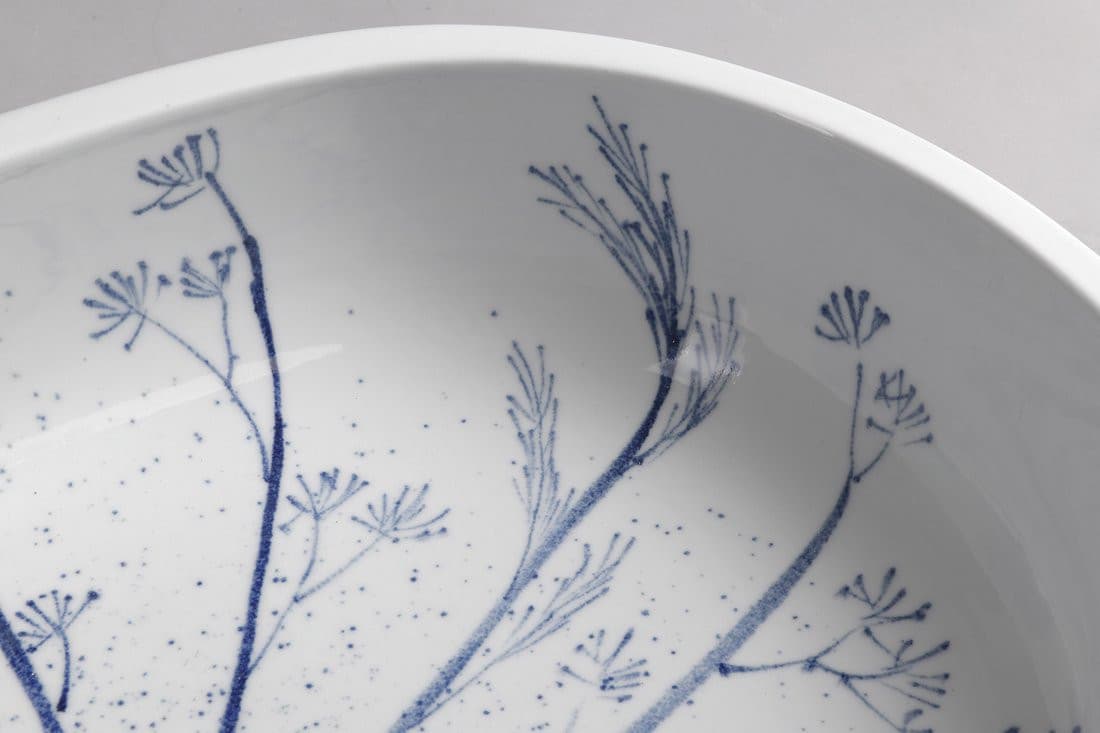 PRIORI umywalka ceramiczna nablatowa 60x40 cm biała z niebieskim wzorem