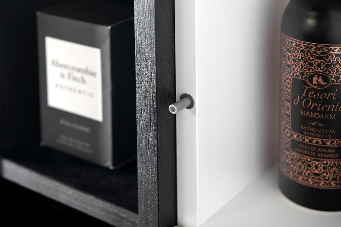 ESPACE słupek wysoki 35x172x32 cm z 2 drzwiczkami, dąb polar, uniwersalny