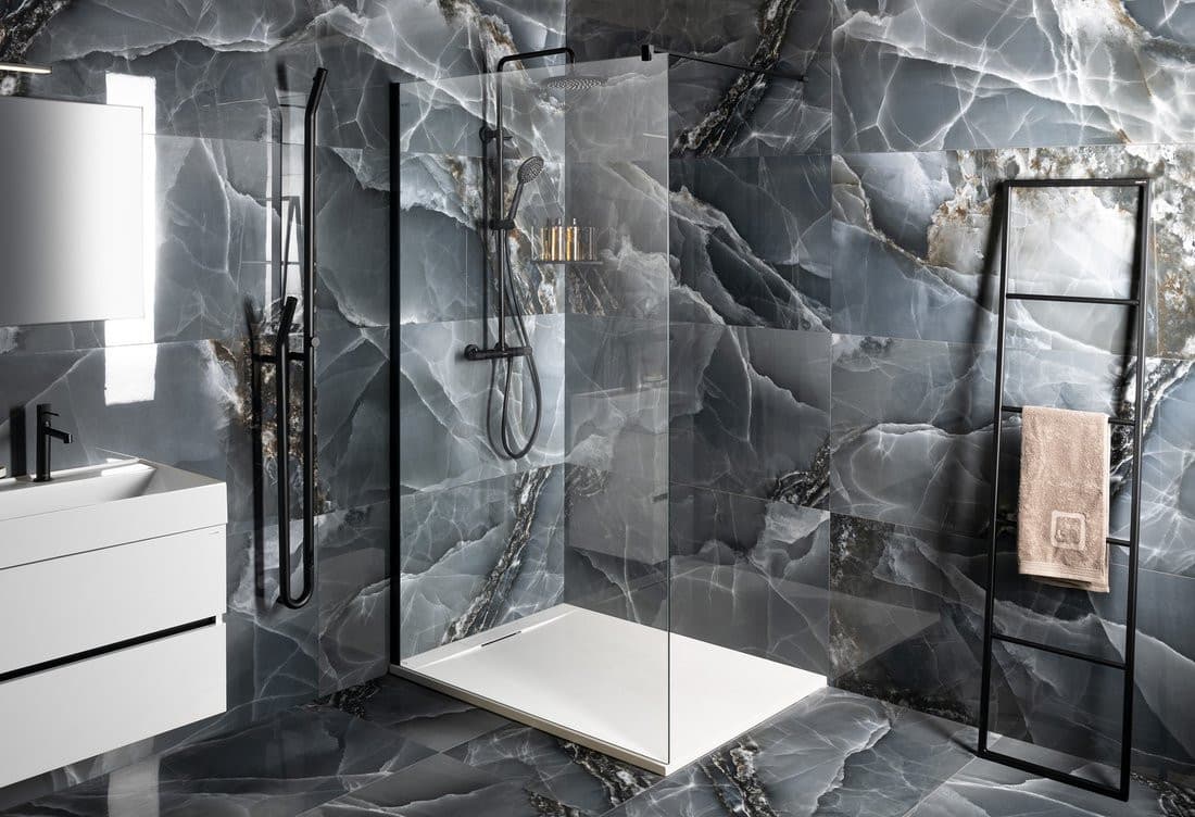 VARIO BLACK jednoczęściowa kabina prysznicowa Walk-In 1300 mm, szkło czyste