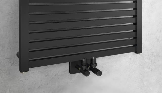 TONDI grzejnik łazienkowy 600x1690 mm czarny mat centralne podłączenie