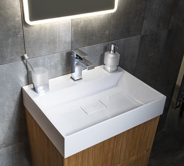 LOUNGE dozownik mydła do postawienia 280 ml szkło mleczne chrom