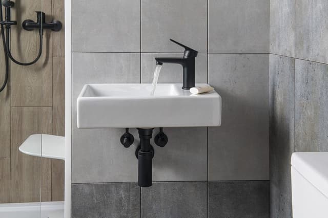 Umywalka ceramiczna MINOS 45x26 cm z baterią prawa, biała