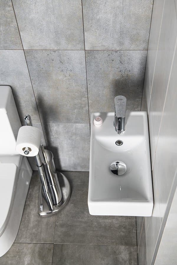 MINOS mała umywalka ceramiczna 40x22 cm z baterią lewa, biała