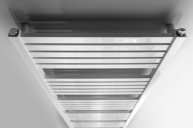 GRUNT grzejnik łazienkowy 500x1610 mm biały podłączenie środkowe