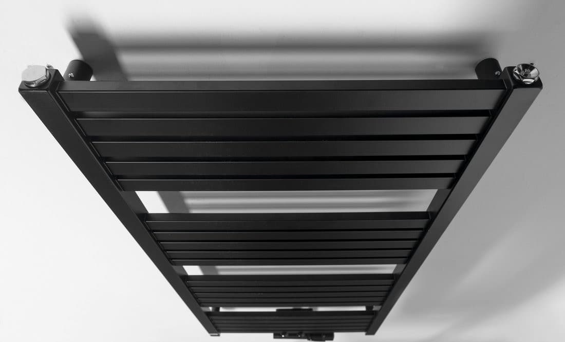 Grzejnik łazienkowy GRUNT 500x1050 mm czarny mat podłączenie środkowe
