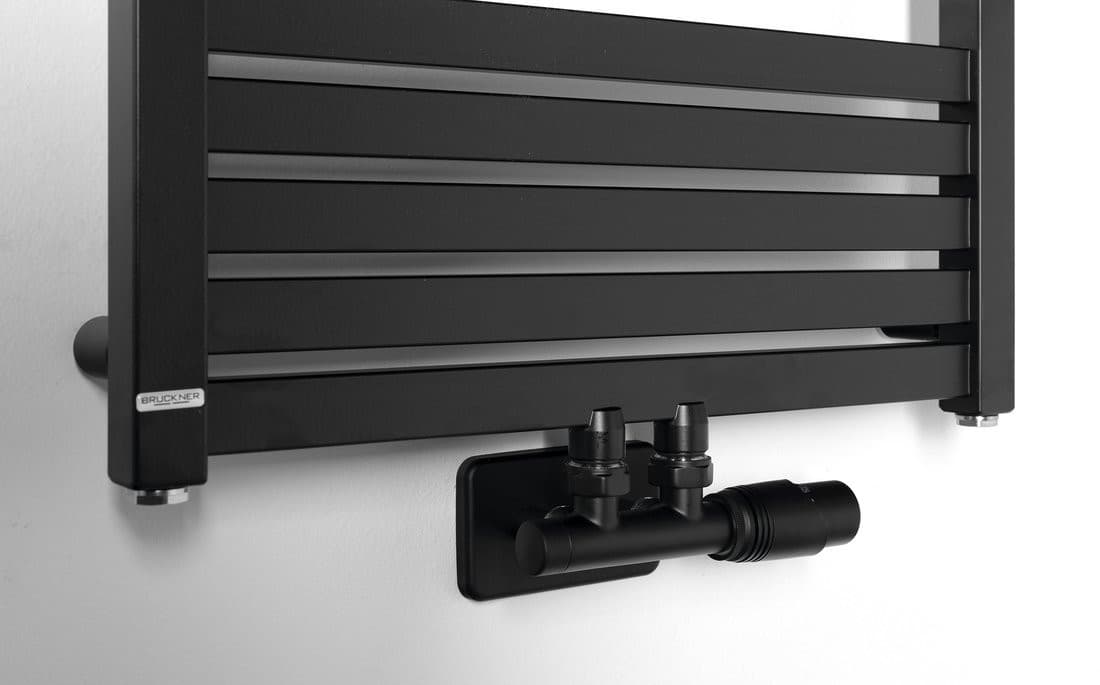 Grzejnik łazienkowy GRUNT 500x1050 mm czarny mat podłączenie środkowe