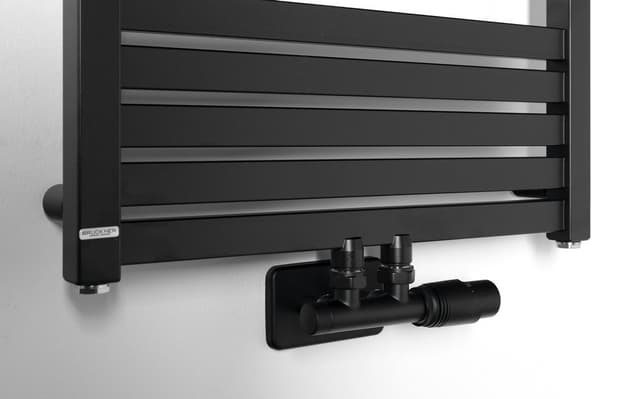 Grzejnik łazienkowy GRUNT 500x1050 mm czarny mat podłączenie środkowe