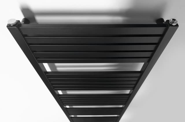 Grzejnik łazienkowy GRUNT 500x1610 mm czarny mat środkowe podłączenie