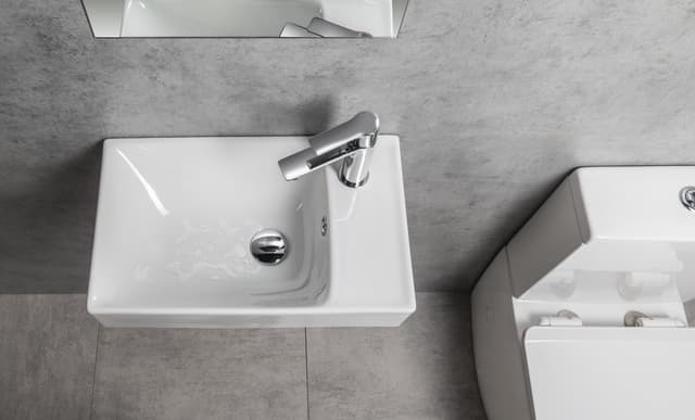 Umywalka ceramiczna NUALI 50x30 cm z baterią po prawej stronie