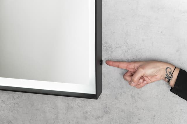 Lustro SORT LED z oświetleniem, prostokątne 60x80 cm, bezdotykowy czujnik IR, czarny mat