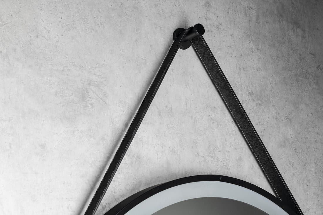 STAGO okrągłe lustro LED 60 cm czarny mat ze skórzanym paskiem