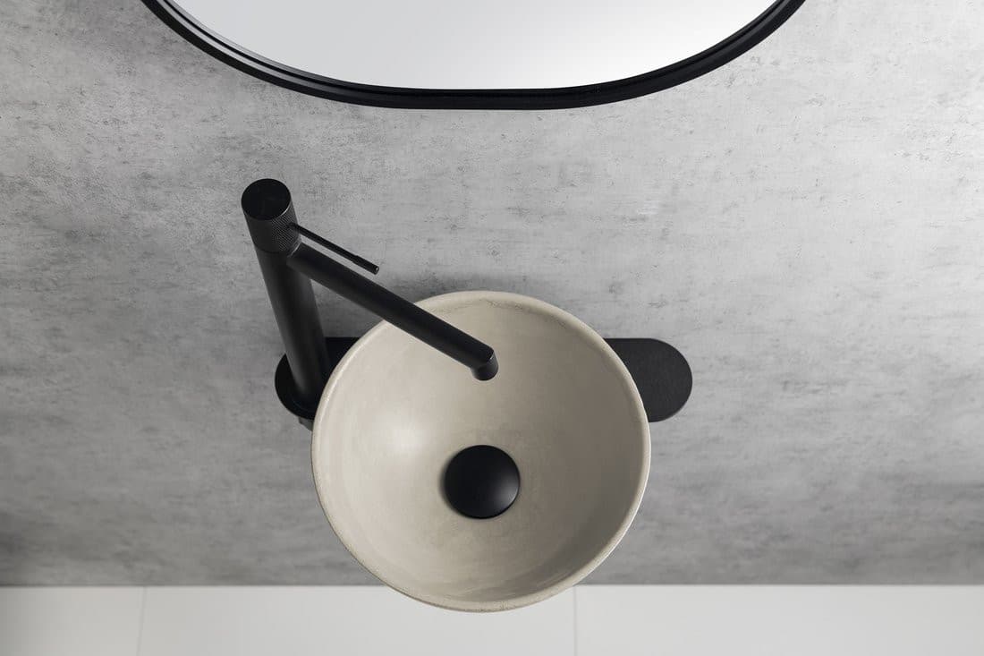 Umywalka TETRIS czarna mat z otworem na baterię i wspornikiem