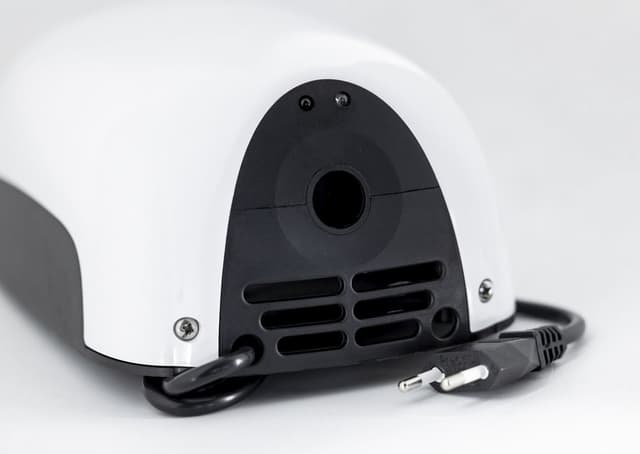 EMPIRE COMPACTJET MINI bezdotykowa suszarka do rąk 900 W biała